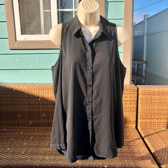 Cold shoulder 🖤 button-down collared shirt - Picture 2 of 5